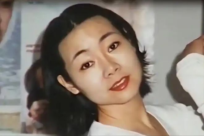 饭帅气丈夫甘当“家庭主夫”把她宠成宝开元ky棋牌结婚34年只生孩子不做(图5)