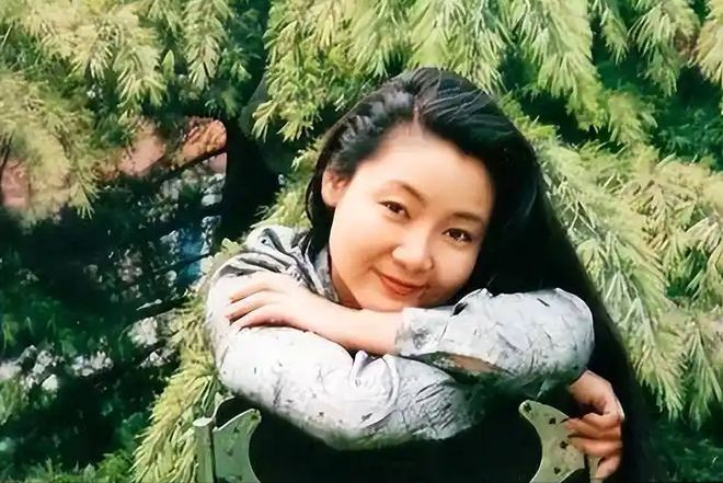 饭帅气丈夫甘当“家庭主夫”把她宠成宝开元ky棋牌结婚34年只生孩子不做(图3)